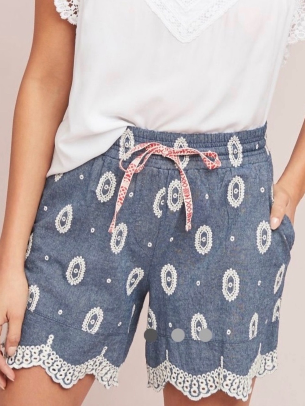 Anthropologie eyelet chambray short scolloped hem pull-on drawstring